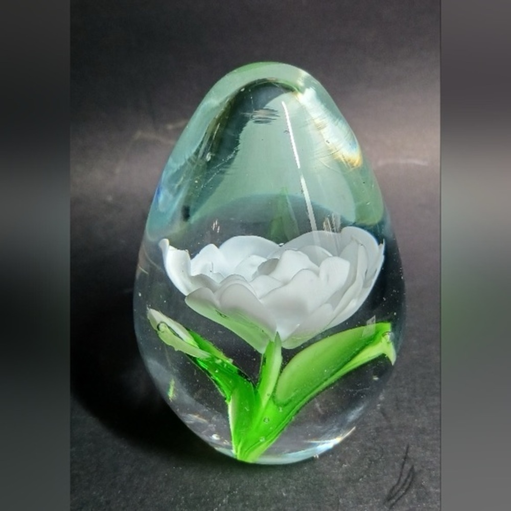 Blown art glass paperweight bright sunny White floral rose flower 35